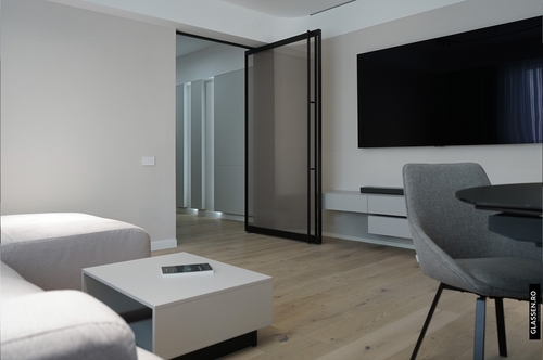 images/Usi_interior_sticla_pivotante_essenza__glassen_negru1.jpg