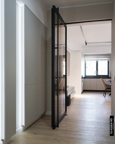 images/Usi_interior_sticla_pivotante_essenza__glassen_negru2.jpg